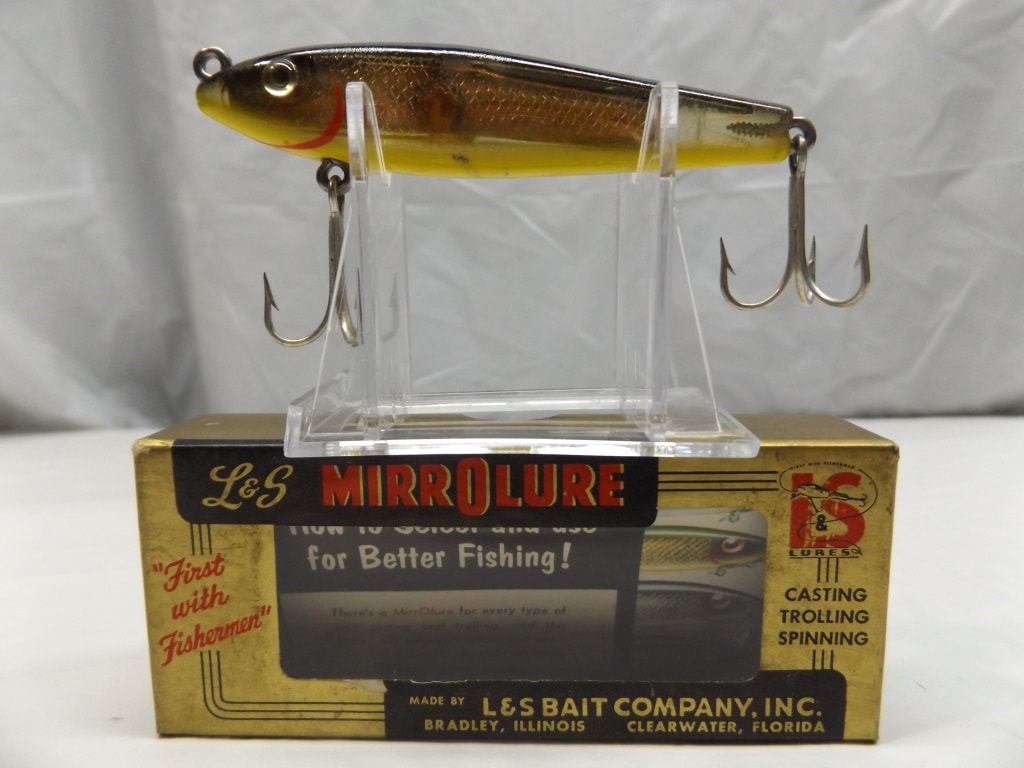 Antique wood fishing lures 1c - Lil Dusty Online Auctions - All